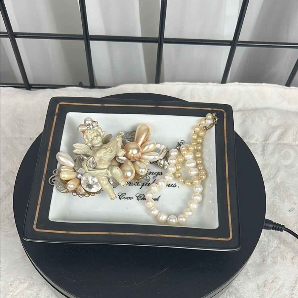 Gorgeous trinket dish with quote from CoCo Chanel Great gift idea 🎁🎁 - Picture 9 of 12